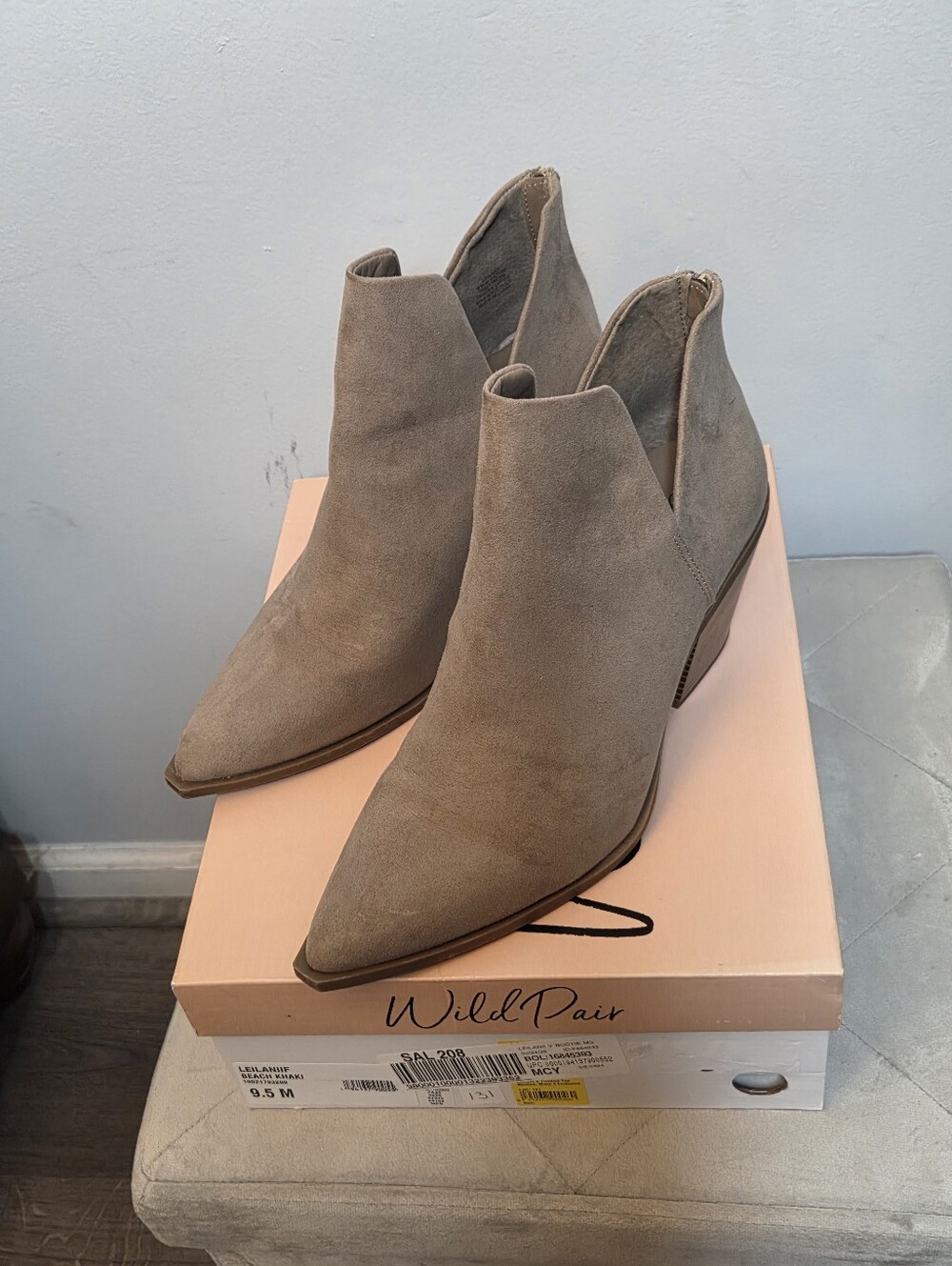 Wild Pair Leilani Beach Khaki Pointed Toe Suede Ankle Booties, Sz 9.5 NIB